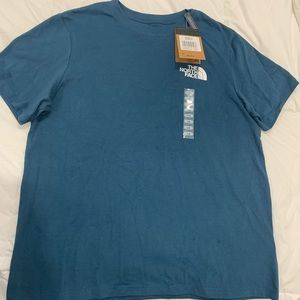 Womens North Face T-shirt. size Large